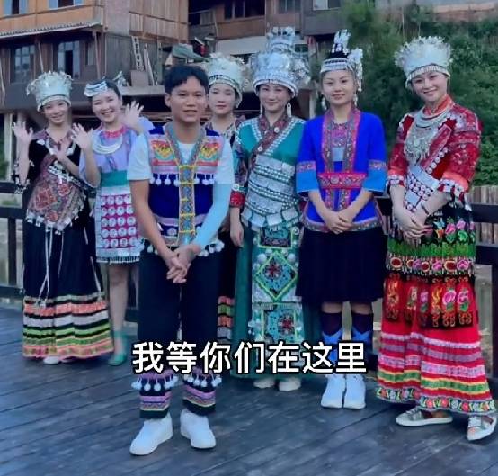 原创颠小志扮演摩的佬搞笑走红超硬核搞笑能力让人看一次笑一次