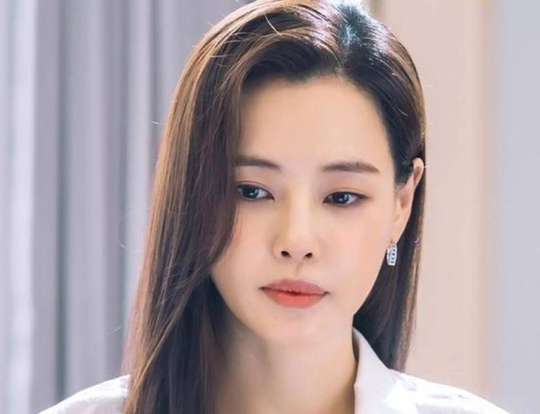 原创李荷妮新剧《双面女人》开播,交换人生反差萌,怒怼财阀太解气