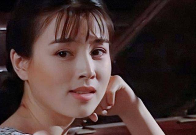 大二那年,赵明明人生第一次拍摄电视剧,便当上了女主角,主演电视剧