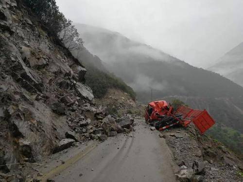 山西蒲县4名交警在山体滑坡中遇难突然发生滑坡是否造成人员伤亡