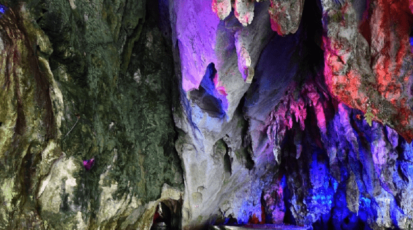 安顺龙宫风景区_溶洞群