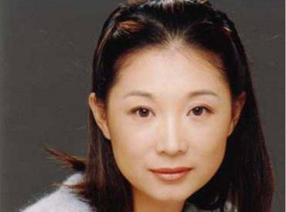 后来通过努力她成为了一位主持人,现在46岁的钱琳琳仍然在主持《汽车