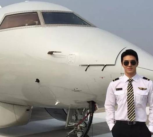 188cm"肌肉型"航空机长,超高颜值 性感腹肌,力量训练真香!
