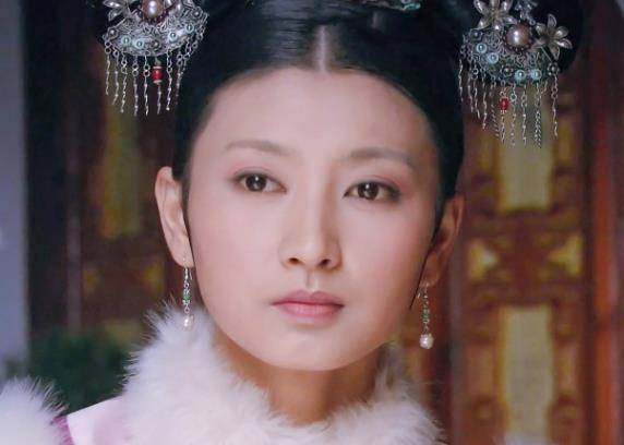 眉姐姐去世以后,甄嬛亲自抚养静和公主,除了没有血缘关系以外,两个人