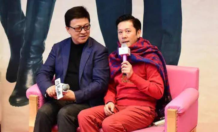 22次登春晚舞台,被妻子倒追8年才结婚,儿子成为他一生的骄傲_蔡国庆