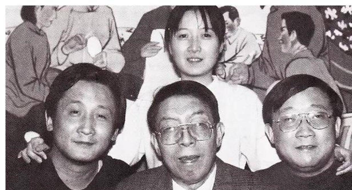《人民日报》的副主编,母亲谌容是女作家,哥哥梁左和妹妹梁欢都毕业于