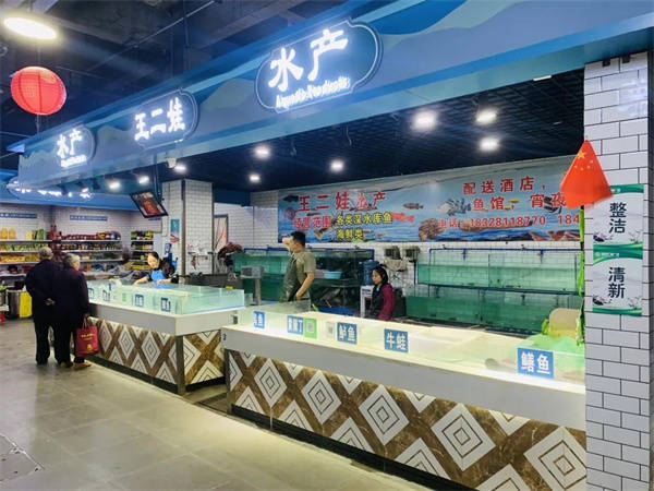 水产区位于市场另一侧的营业房内,这样的业态划分有利于干湿分离,同时