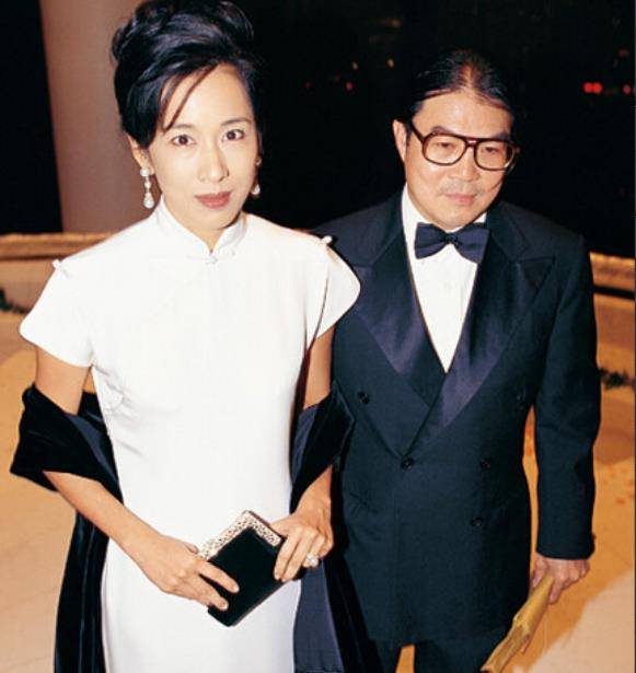 原创罗康瑞与朱玲玲共享财产,发妻何晶洁愤怒,儿女为何不愿争接班人