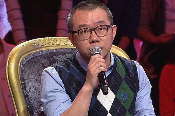 原创主持人涂磊罕晒女甘当人体画布让女儿涂满身从小就富养成公主
