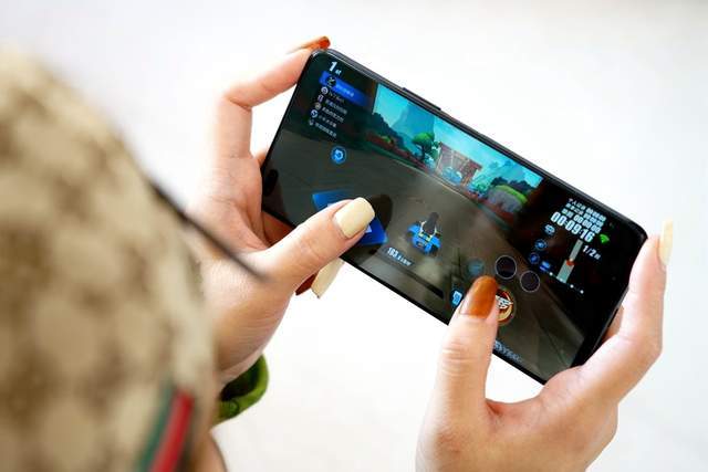 在游戏体验方面,荣耀play5 活力版采用gpu turbo x带来系统级的游戏