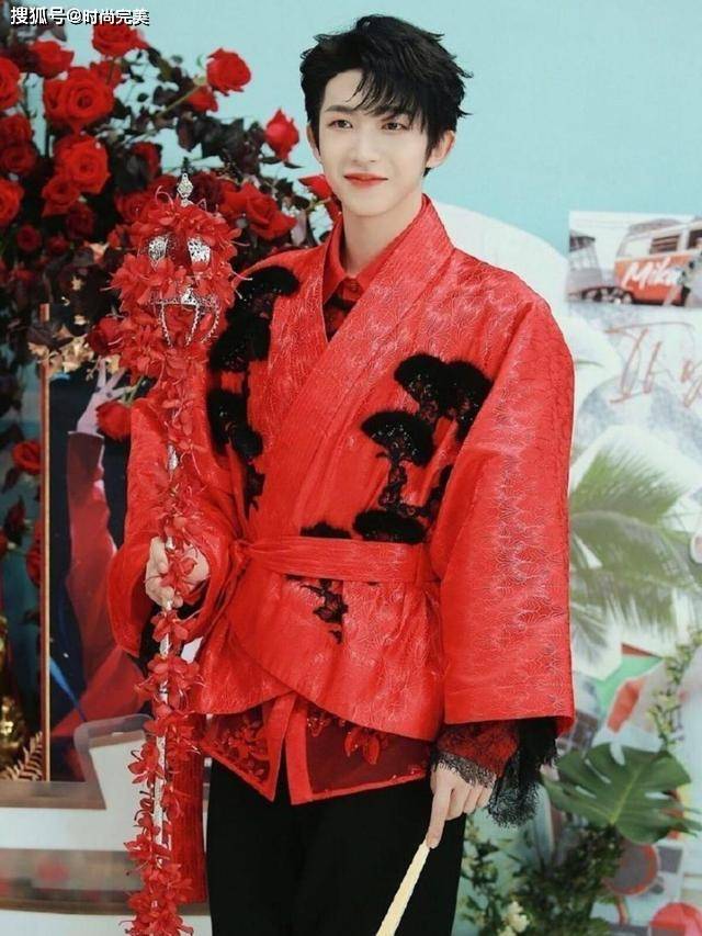 原创刘宇不愧是国风美少年穿改良汉服复古又帅气真有时尚感