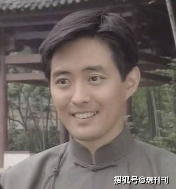 《鬼丈夫》而为观众所熟知,剧中他饰演因一场大火而毁容的男主角柯起