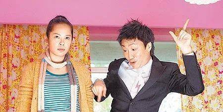 其实大多数都是喜剧类型的作品;所以大家在看郑中基电影作品的时候;那