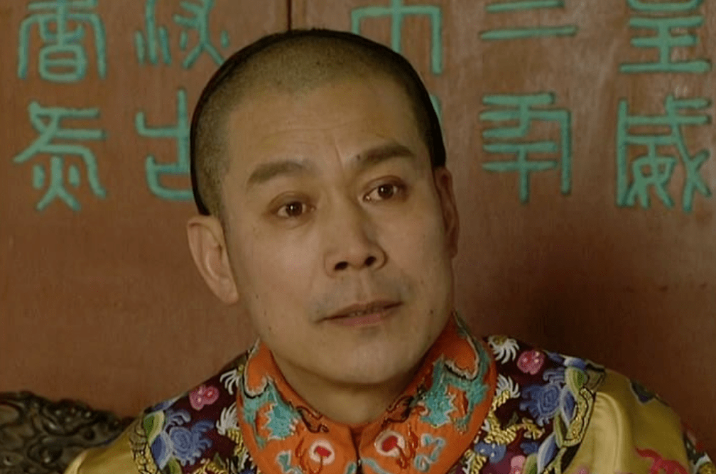 《李卫当官》过去20年,10位主演境况悬殊巨大,有人已成业界大佬?
