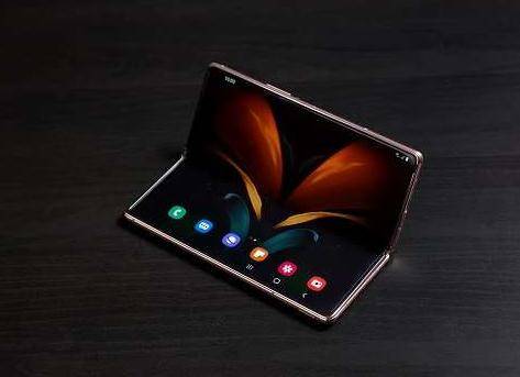 三星galaxyfold2折叠屏手机!新材料顺畅,防刮?_方面