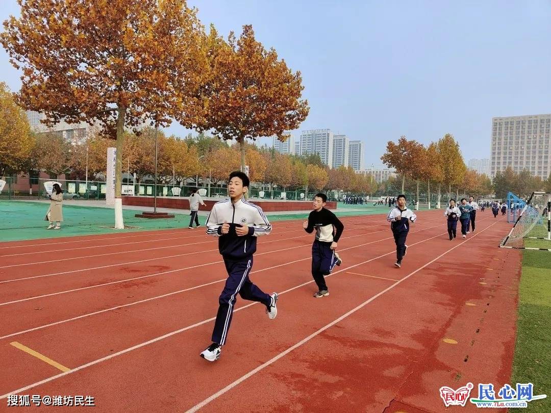 以热爱赢得辉煌——滨州市滨城区第六中学 期中体测侧