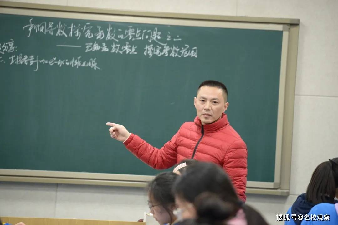 双中教师以多样化教学手段为学生营造自由宽松愉悦高效的学习环境