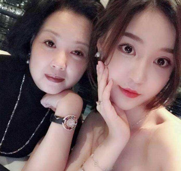 王思聪前女友的逆袭,雪梨自称"百亿女老板",如今一夜