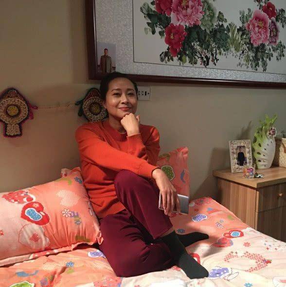原创"黑妹"戚慧:5次上春晚,因丈夫病逝巅峰时退圈,5年才走出悲伤