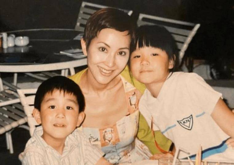 原创风流富少马清伟:娶陈美琪7年,薛芷伦12年,69岁偏爱小40岁女友