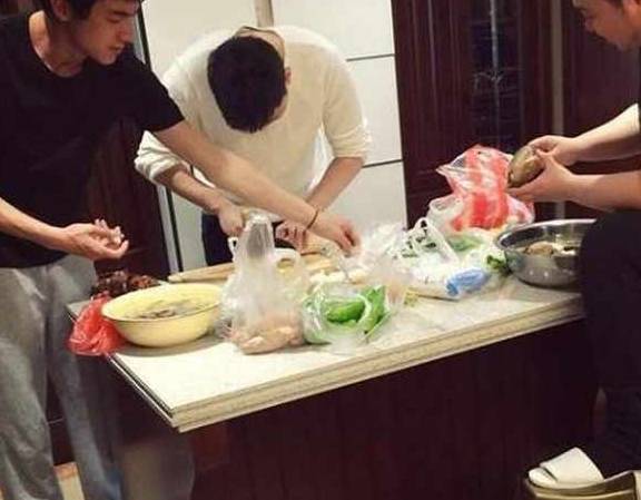 原创林更新的豪宅装修,玩偶"铺满"家里,网友嘲笑:男人也喜欢玩偶