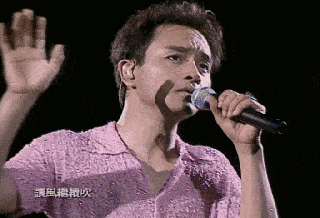 1989年,在开了第33场演唱会后,33岁的张国荣决心封麦,退出歌坛,直到