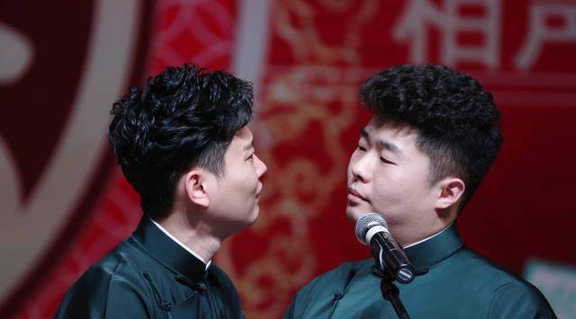德云社中孟鹤堂的代表作品有:《文玩》《万物皆可盘》《能耐大了》