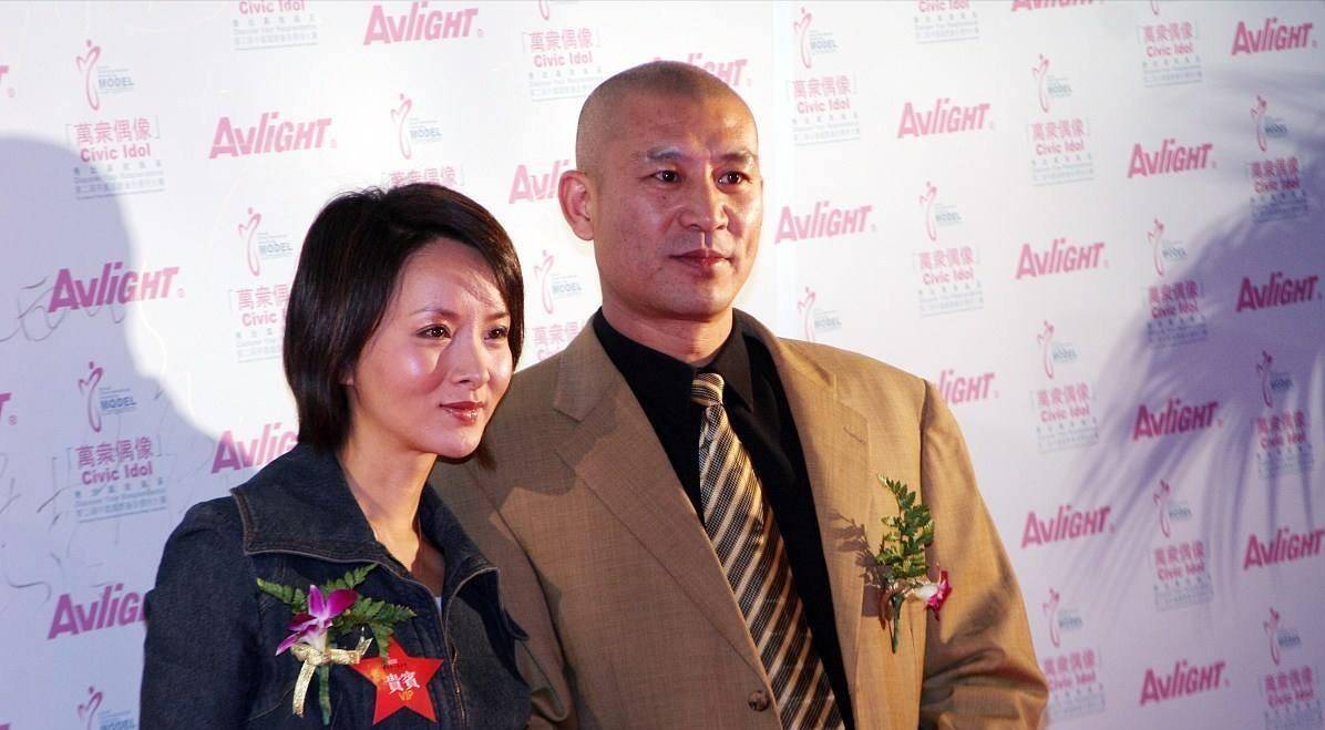 师小红:当红时隐退照顾聋哑岳父母,感动丁克妻子高龄为其生子_谢兰