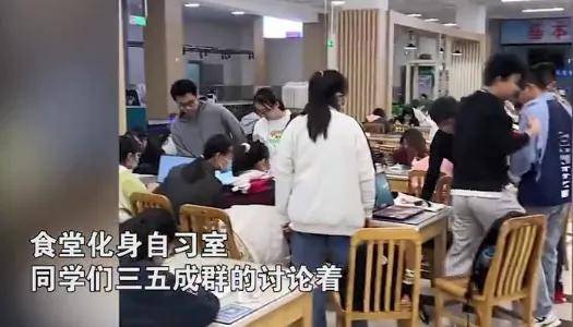 时还要看书有的人宿舍堆了满了一摞摞的书大学生能"内卷"到什么程度?