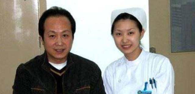 原创央视罗京去世11年妻子已经改嫁富商墓地铜像仍一尘不染