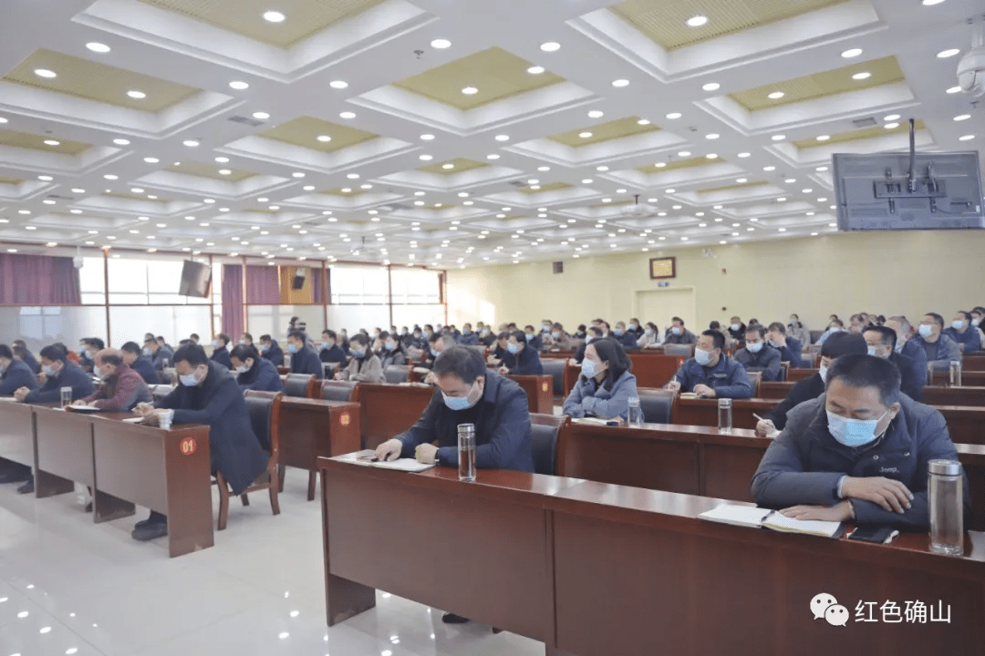 县委书记路耕在讲话中指出,要认清形势,始终保持警钟长鸣.