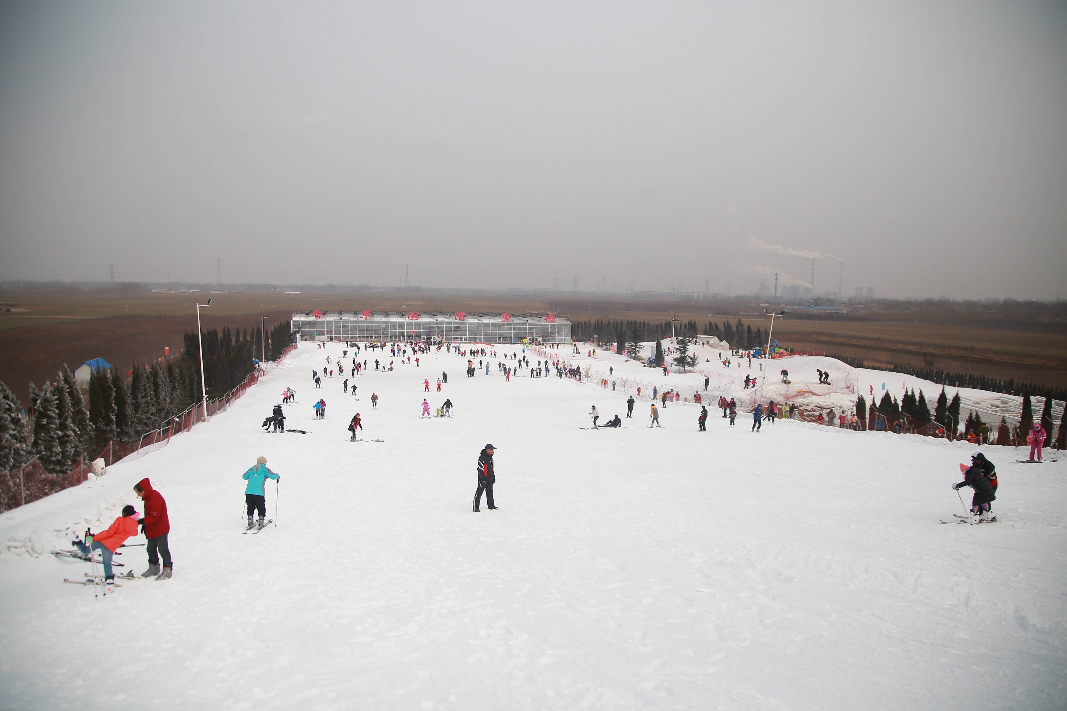 济南各大滑雪场已经陆续开业纳客不妨来滑雪场开启一场滑雪之旅吧