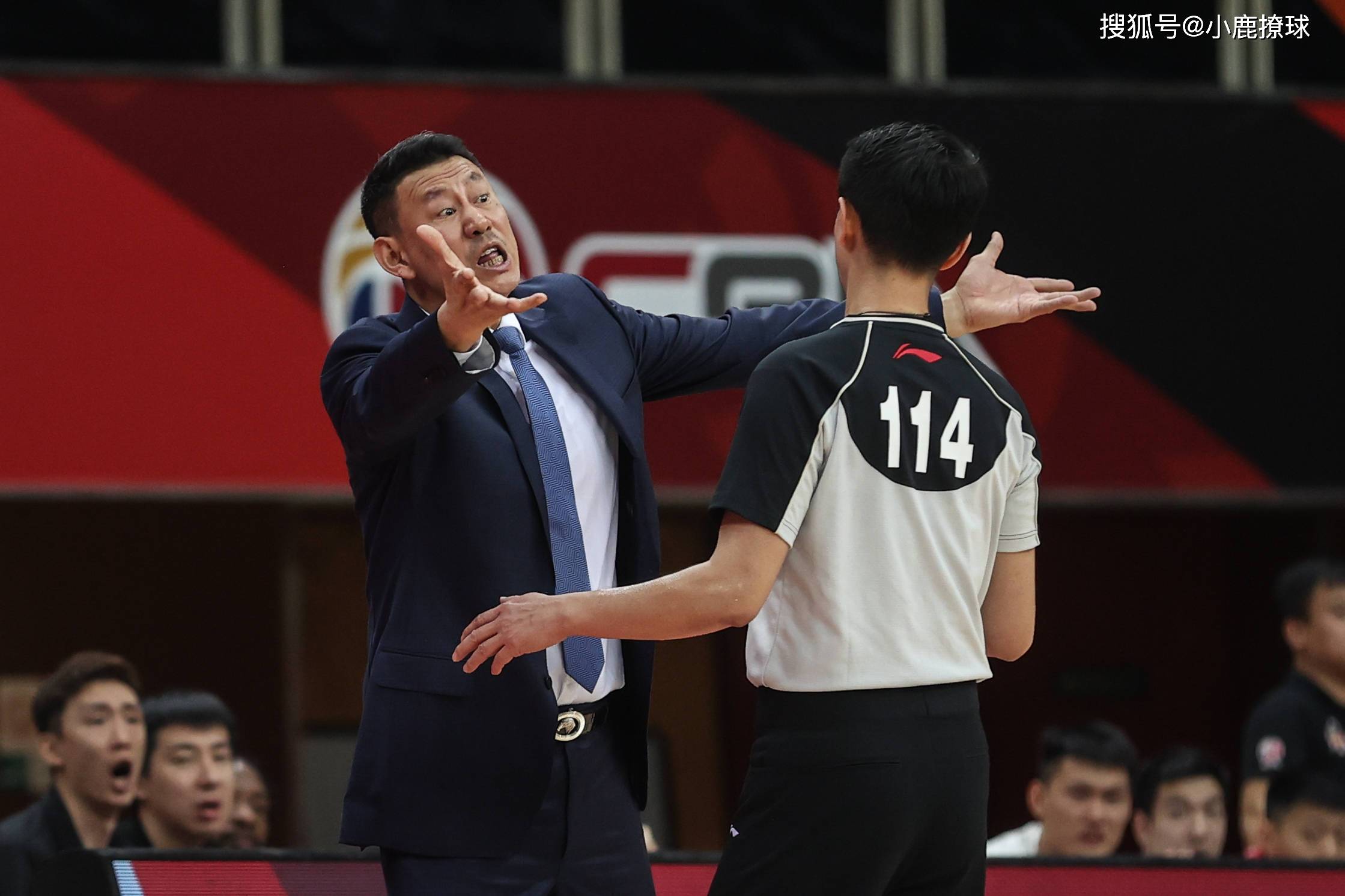 从中国男篮主教练,再到cba主教练,李楠指导退役之后的身份转变很成功
