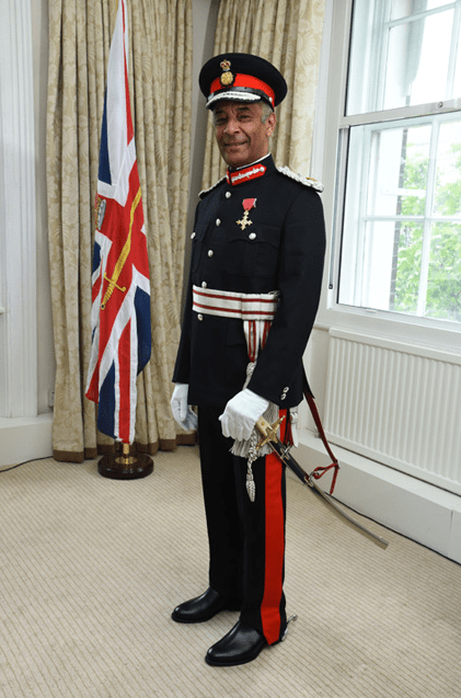 英国陆军礼服的徽章五花八门你学会识别郡尉的标志了吗