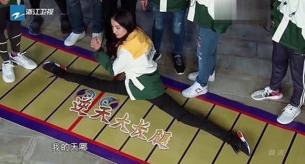 谢娜一字马刘亦菲一字马关晓彤一字马看到赵丽颖的我笑了