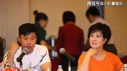 于荣光离婚协议被曝光,35年婚姻育有一子,老婆是个大美女_王玉苓_西门