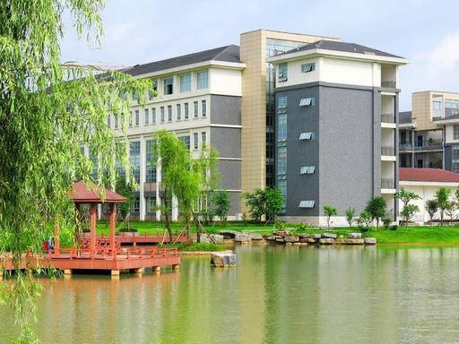 原创广西同城高校桂林医学院和广西师范大学漓江学院工业大学之间的