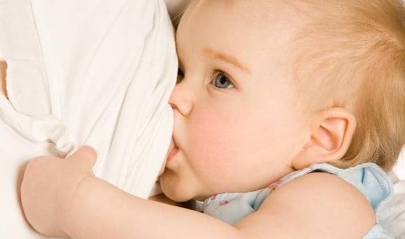 母乳喂养时,宝宝总是吃吃停停,多数是这三个原因,你知道几条？