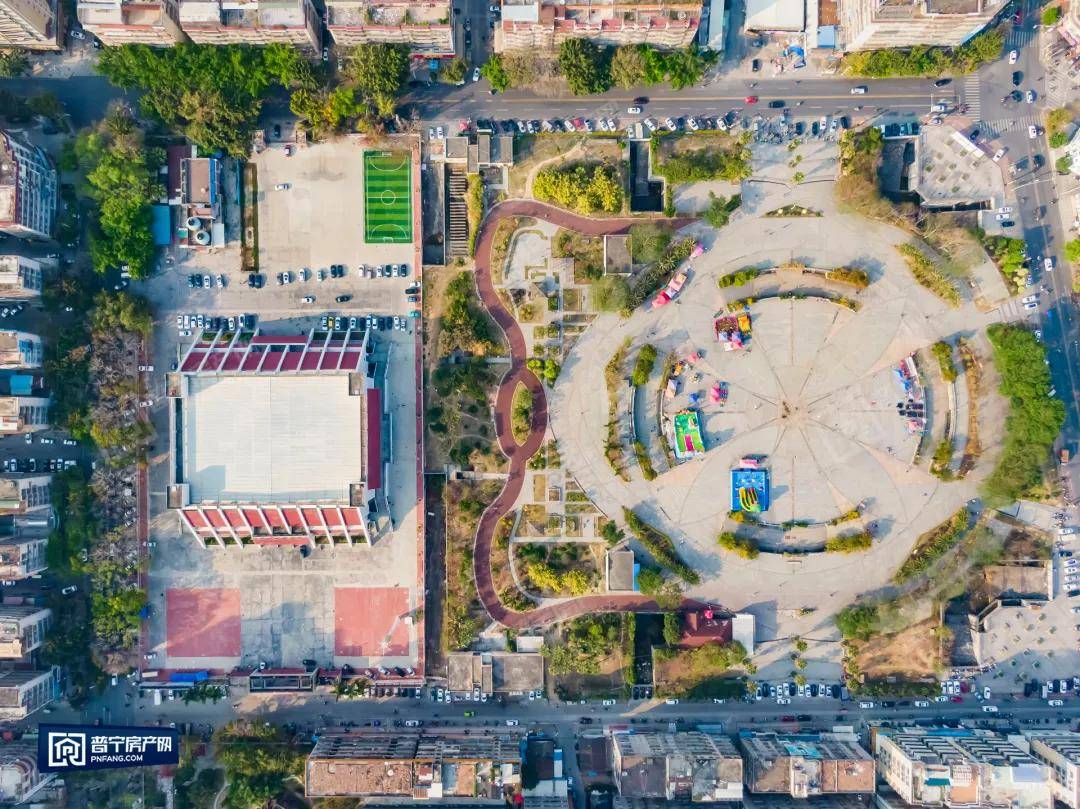 主要实施内容:普宁兰花广场修缮及部分景观改造工程分为园建工程