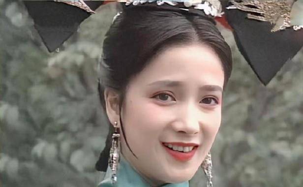 《戏说慈禧》慈安1993年,何晴在电视剧《三国演义》中饰演了小乔,三年
