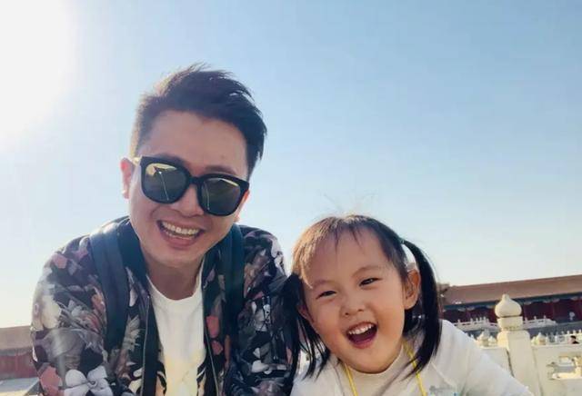 央视主持杨帆:暗恋张蕾8年,娶青梅竹马妻子,女儿成漏风小棉袄_辽宁