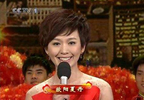 2010年搭档周涛,董卿,任鲁豫,张泽群主持央视春节联欢晚会.