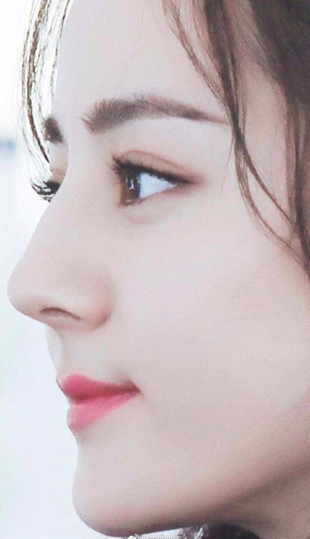 原创素颜也好看的女人脸部有这四种特征迪丽热巴杨紫都在其中