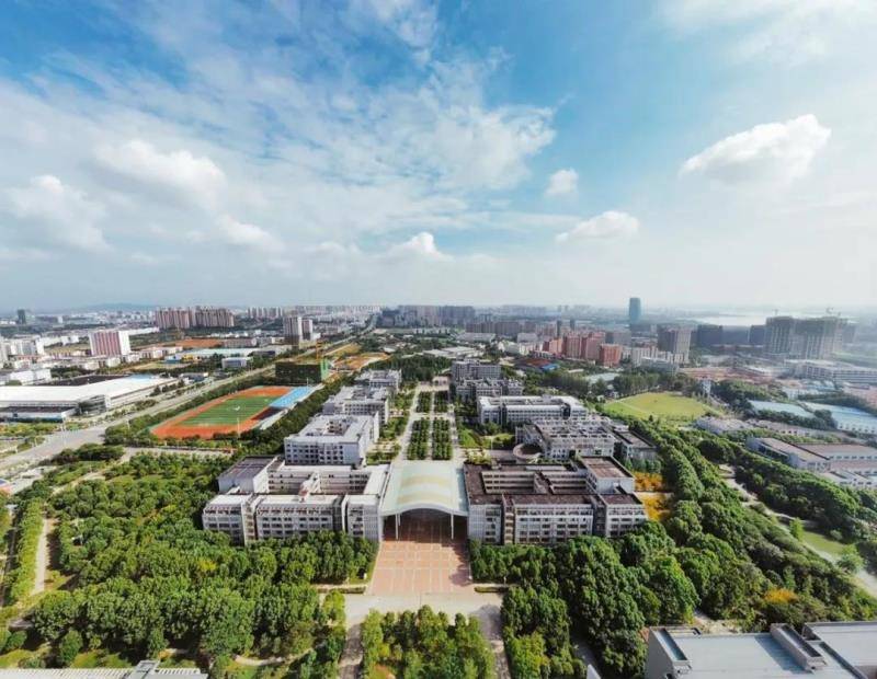 武汉工程大学共有两大校区,分别是位于江夏区光谷腹地的流光校区和