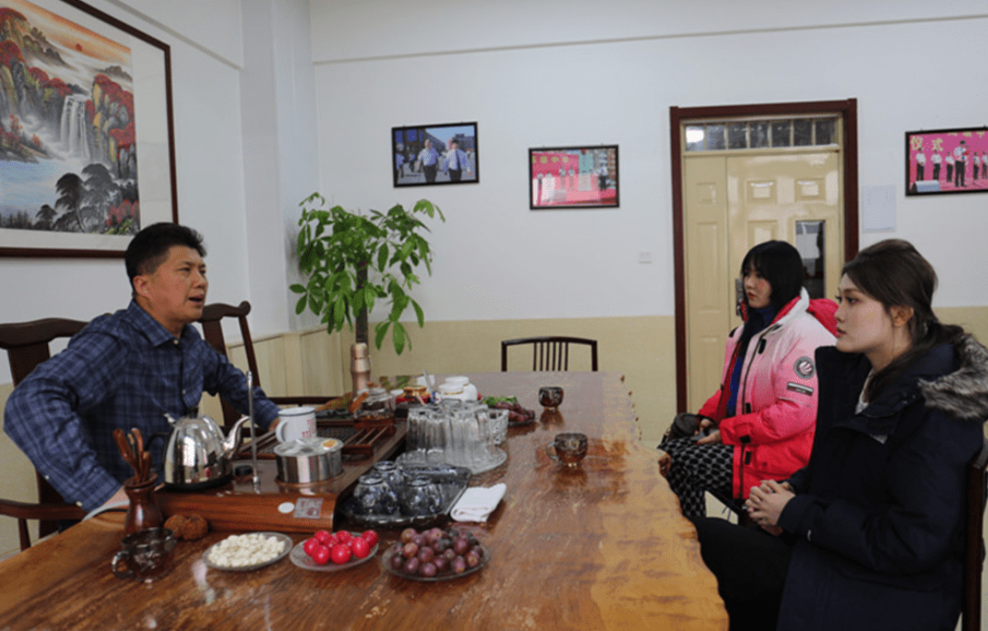 保定贺阳集团周虎振会见集团学校优秀学生,评论区承包了我的笑点_宣传
