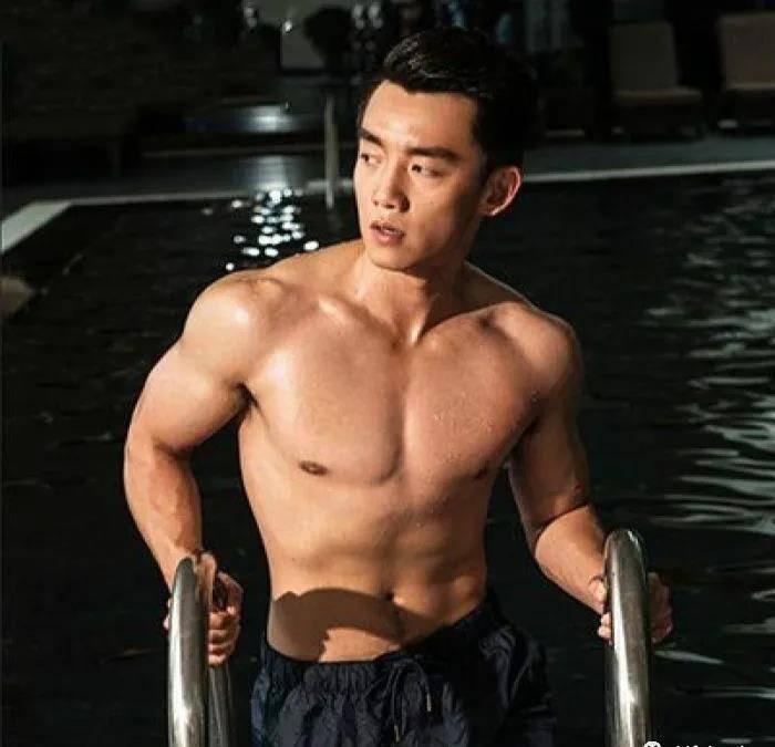 35岁郑恺近照曝光:为拍片暴增40斤,再减回肌肉男