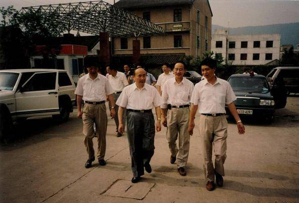 他曾任辽宁省委副书记,后任浙江省委书记,功勋卓越,如今87岁_李泽民
