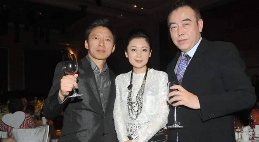 名门痞女洪晃结过四次婚甩过陈凯歌今与丈夫恩爱甜蜜