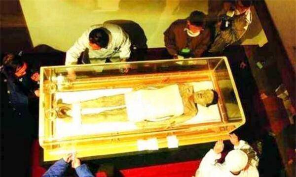 四,千年不腐的尸身辛追夫人的奇迹,可以说是古代人民智慧和科技的