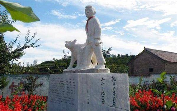他被"抗日英雄"王二小救下,为了报恩守墓58年,如今怎样了_史林山_八路